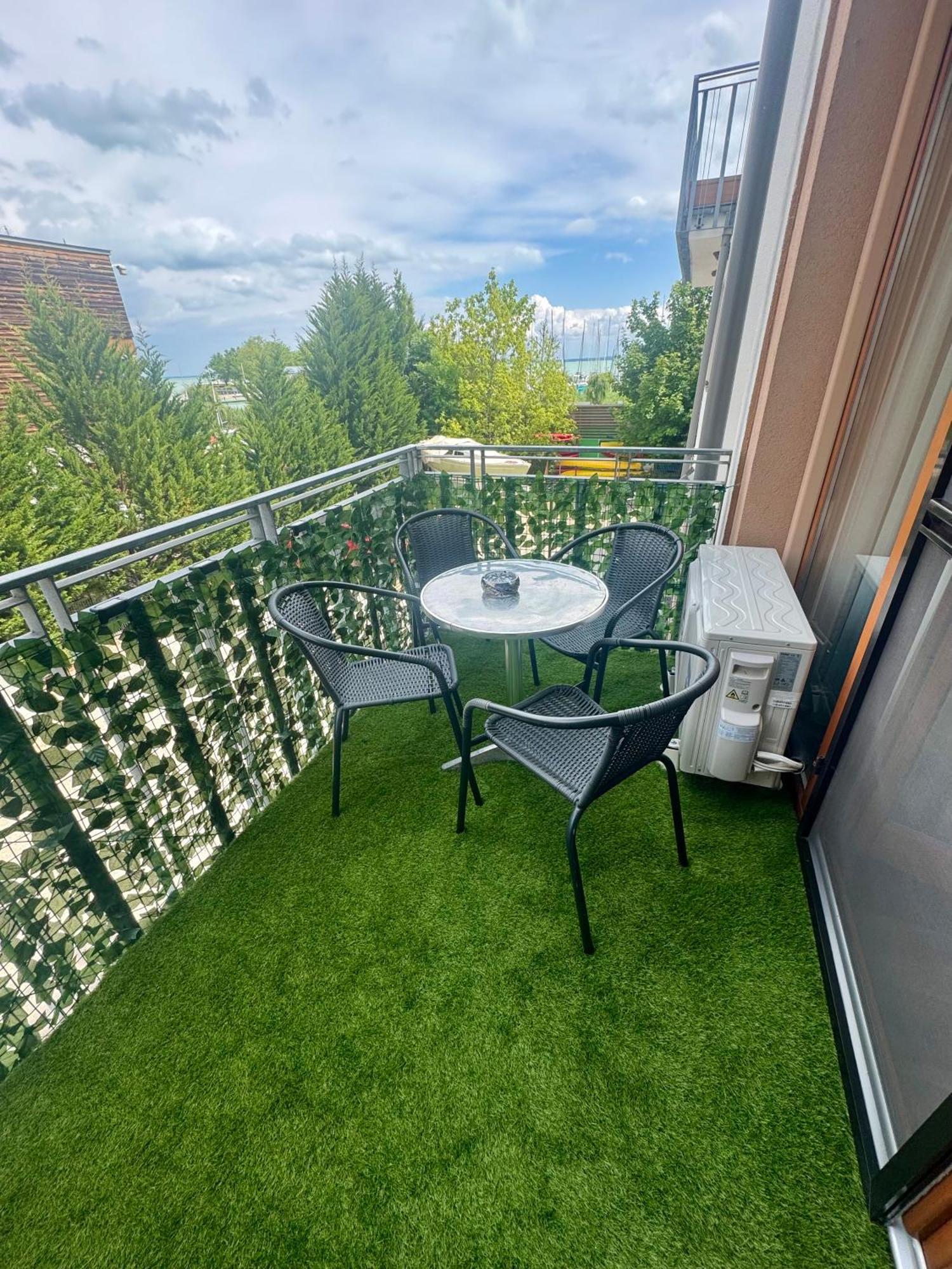 Silver Marina Apartment-Orzoett Melygarazs Балатонфюред Экстерьер фото